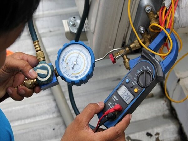 Kiểm tra gas và các linh kiện của máy lạnh Kiểm tra gas và các linh kiện của máy lạnh