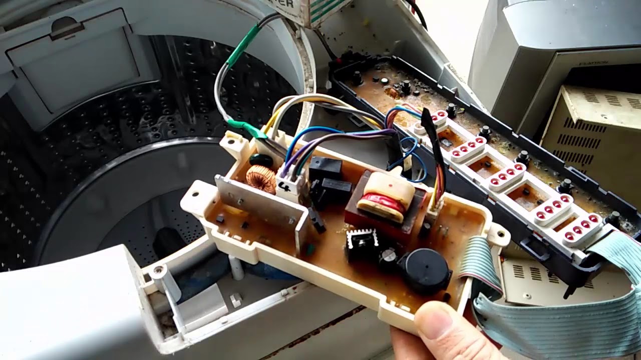 Dây điện kết nối bơm hoặc cảm biến bị lỏng hoặc hỏng Dây điện kết nối bơm hoặc cảm biến bị lỏng hoặc hỏng