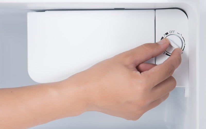 Do cài đặt sai nhiệt độ Tủ lạnh Samsung Inverter báo lỗi nháy đèn do cài đặt sai nhiệt độ