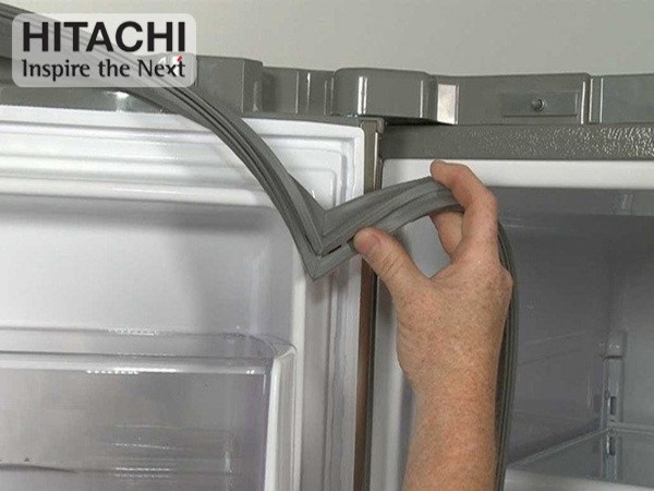 Tủ lạnh Hitachi không lạnh do hỏng gioăng cửa tủ lạnh