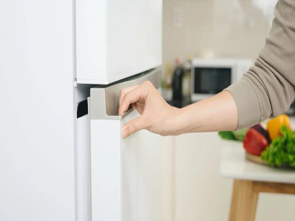 Đảm bảo cửa tủ lạnh luôn đóng chặt