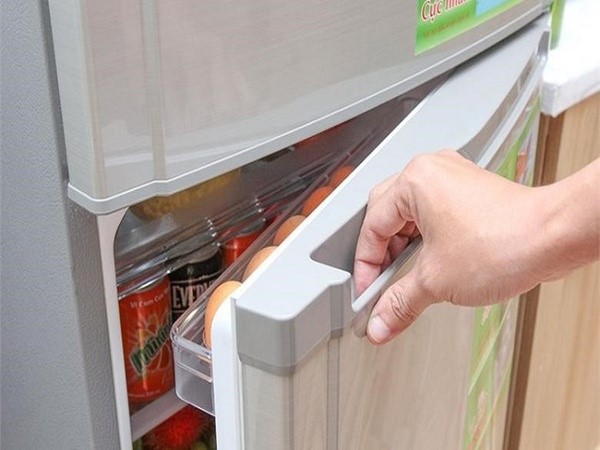 Không để cửa tủ lạnh mở quá lâu