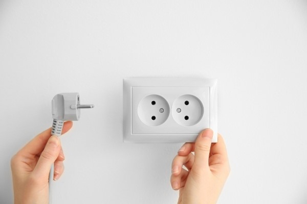 Kiểm tra dây ổ cắm máy giặt trước khi sử dụng máy Kiểm tra dây ổ cắm máy giặt trước khi sử dụng máy