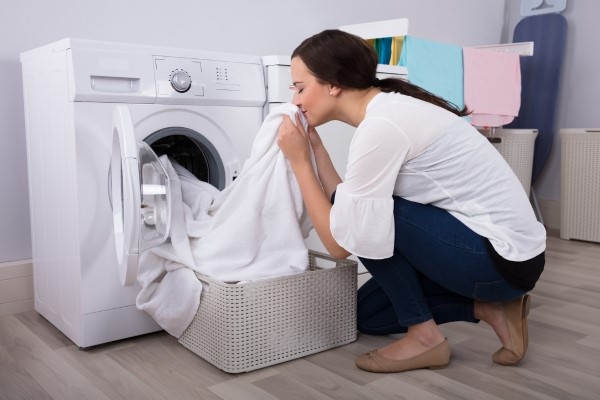 Nhân viên tiến hành sửa chữa và kiểm tra sau khi sửa Nhân viên tiến hành sửa chữa và kiểm tra sau khi sửa