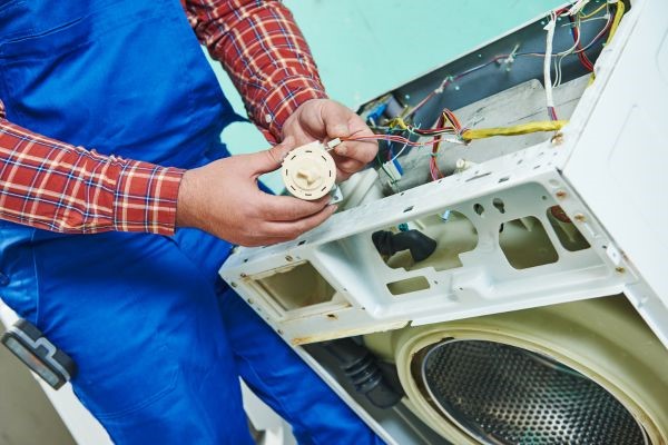 Đội ngũ kỹ thuật viên chuyên nghiệp tại Điện lạnh Nam Tiến Đội ngũ kỹ thuật viên chuyên nghiệp tại Điện lạnh Nam Tiến