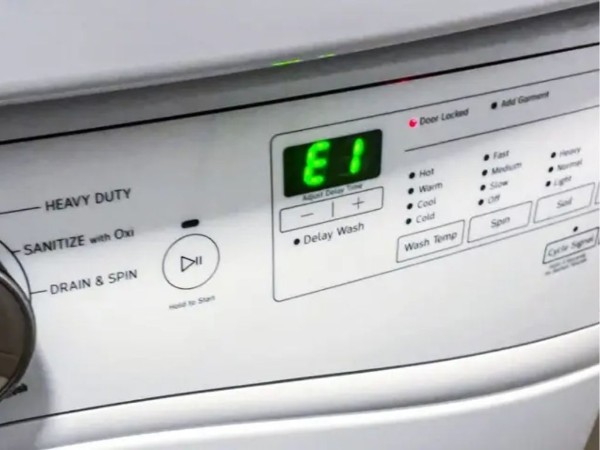 Đèn báo lỗi E1 trên màn hình bảng điều khiển