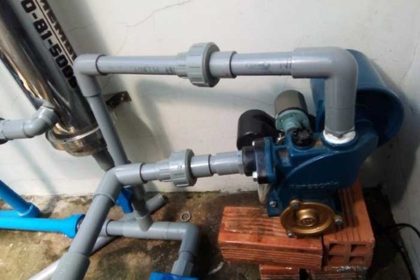Lắp đặt bơm tăng để khắc phục tình trạng nguồn nước yếu
