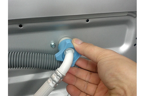 Cách xử lý lỗi E2 máy giặt Aqua bằng cách kiểm tra van cấp nước Cách xử lý lỗi E2 máy giặt Aqua bằng cách kiểm tra van cấp nước