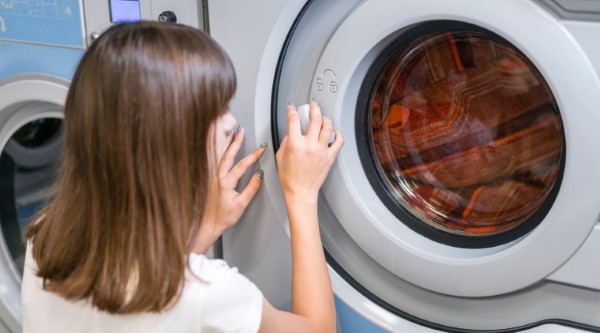 Kiểm tra cửa máy giặt được đóng đúng cách