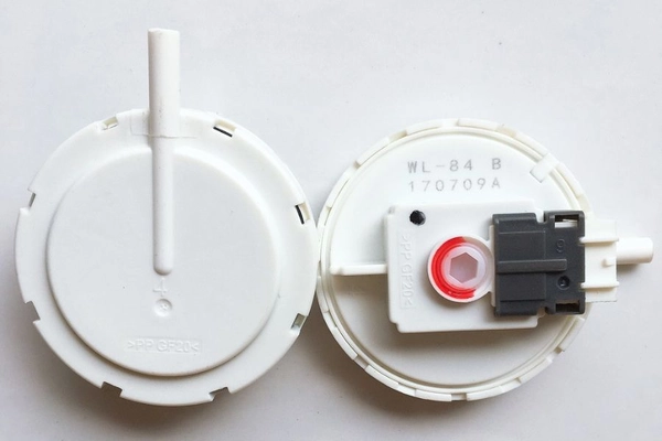 Cảm biến mực nước bị hỏng hoặc gặp trục trặc Cảm biến mực nước bị hỏng hoặc gặp trục trặc