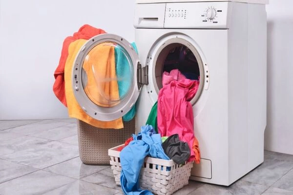 Chờ máy hoàn tất chu trình và tự mở cửa Chờ máy hoàn tất chu trình và tự mở cửaChờ máy hoàn tất chu trình và tự mở cửa